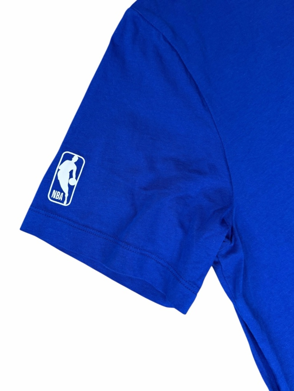 Nike NBA Detroit Pistons Men’s Medium Essential Royal Blue Tee - Picture 4 of 5